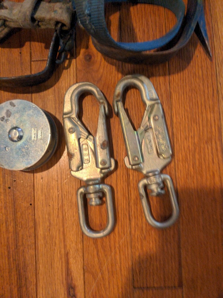 Bashlin 140-DS Climbing Gaffs Spikes Pole Tree with accessories