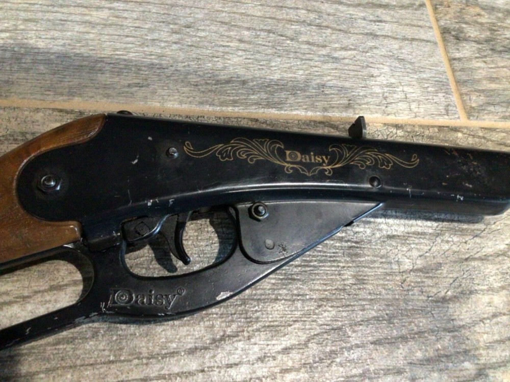 Vintage Daisy Model 105B BB Gun