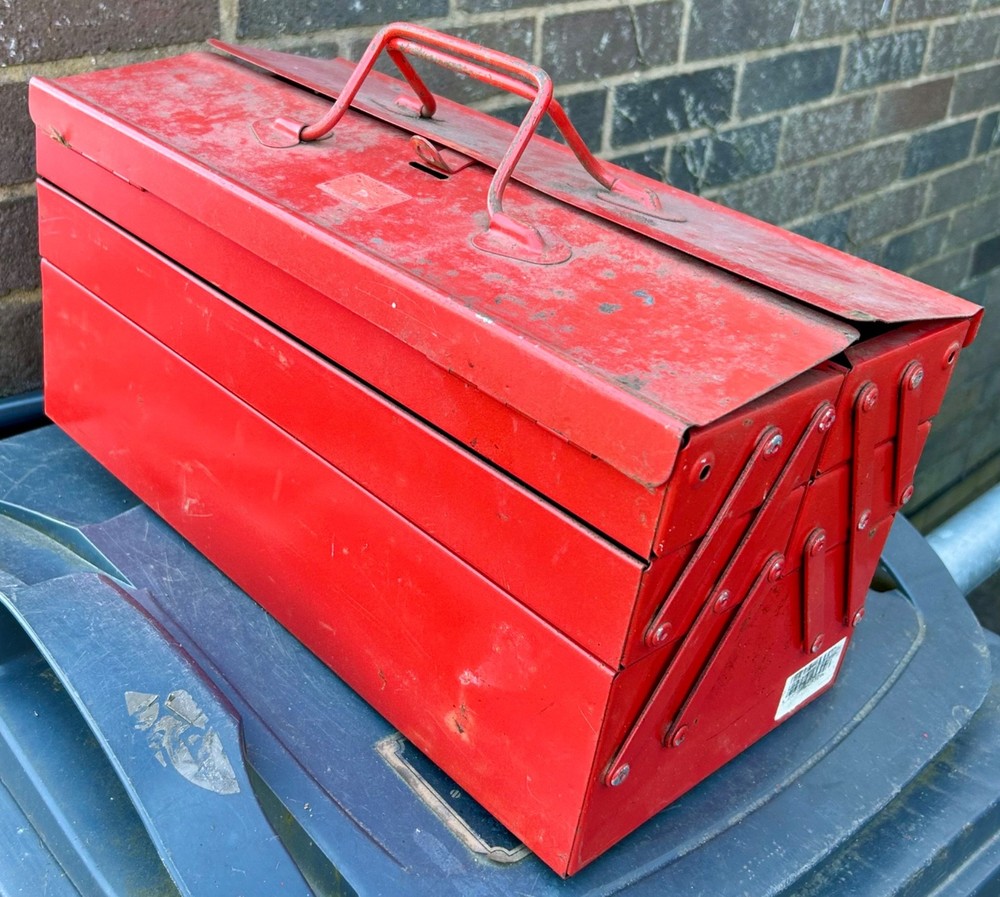 Metal cantilever tool box