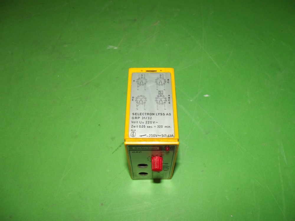SELECTRON LYSS AG GRP 31/32 Multi Function 220V GRP Timing Relay Timer