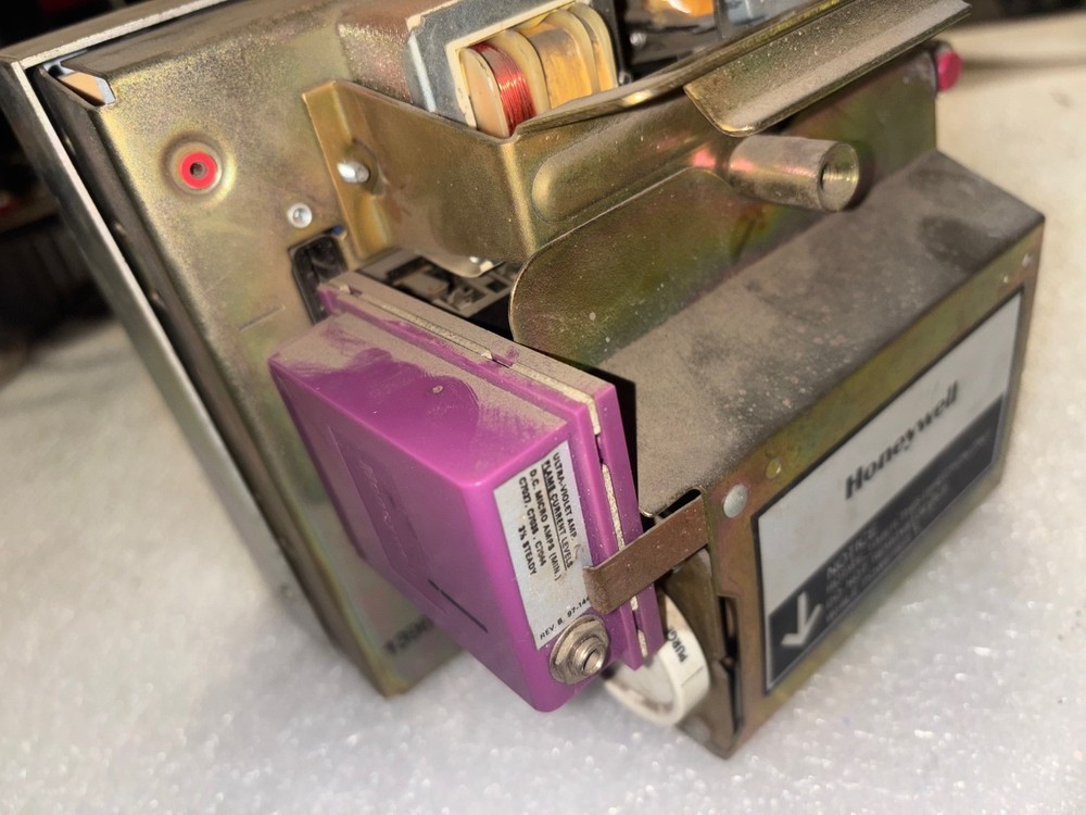 Honeywell R4140L Flame Safety Programmer Burner Control
