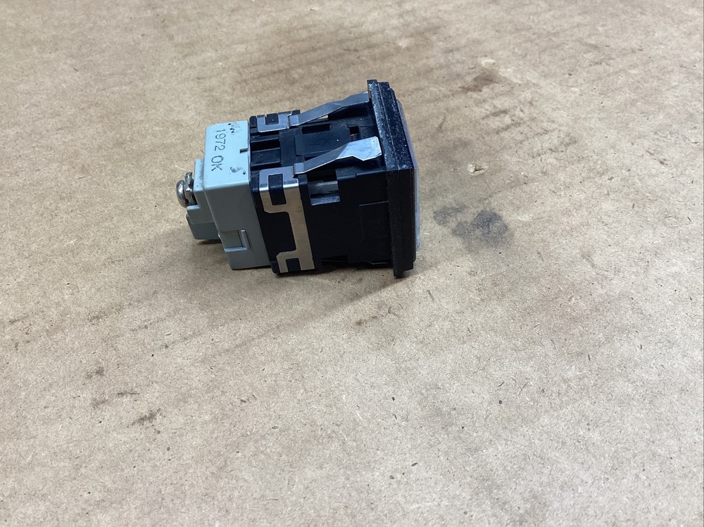 SQUARE IDEC PRIMARY MACHINE LIGHT #808M25