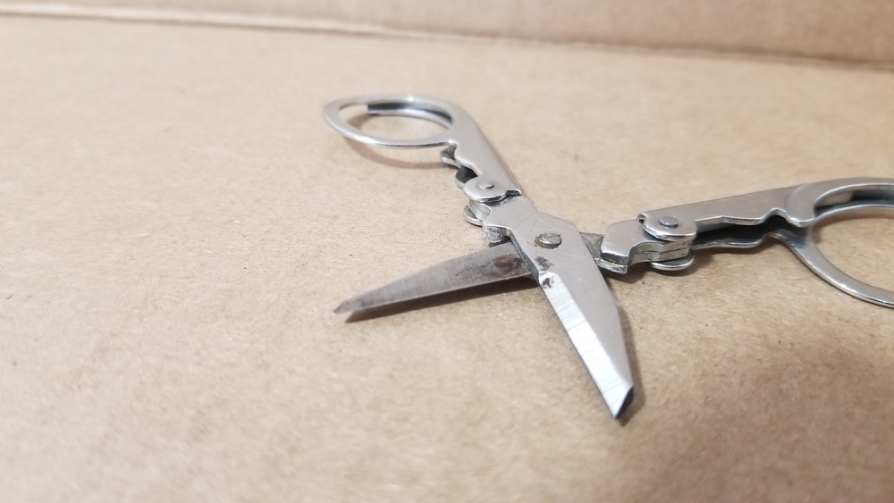 Vintage Collapsible Small Folding Scissors , VGC
