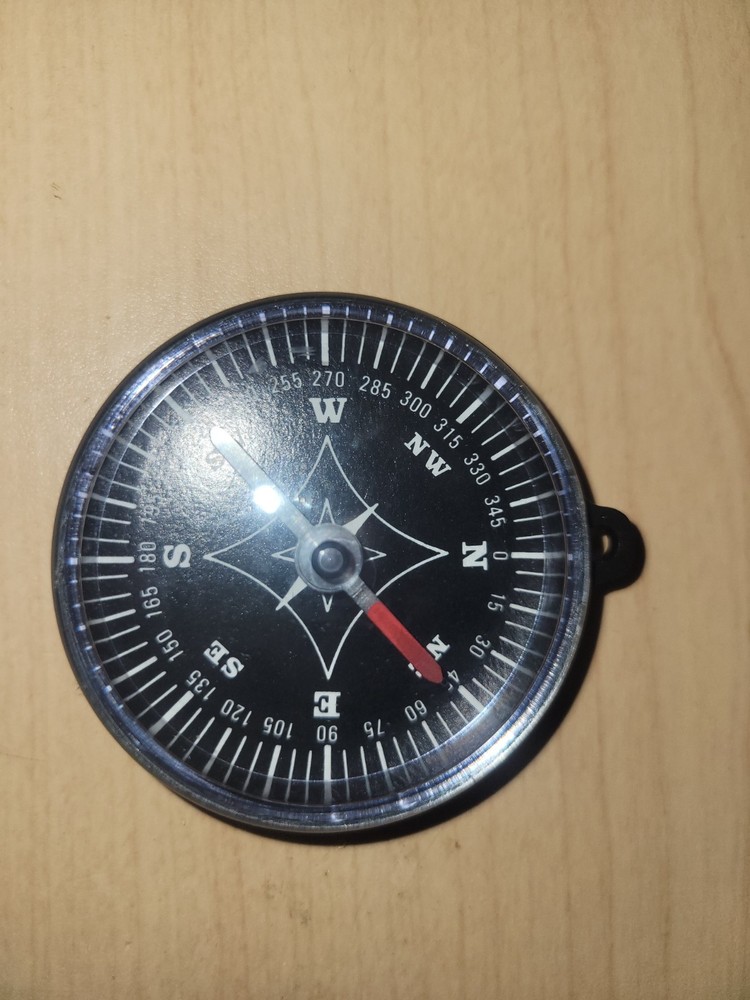 Pocket Compass Outdoors Navigation Compass with Key Ring Black