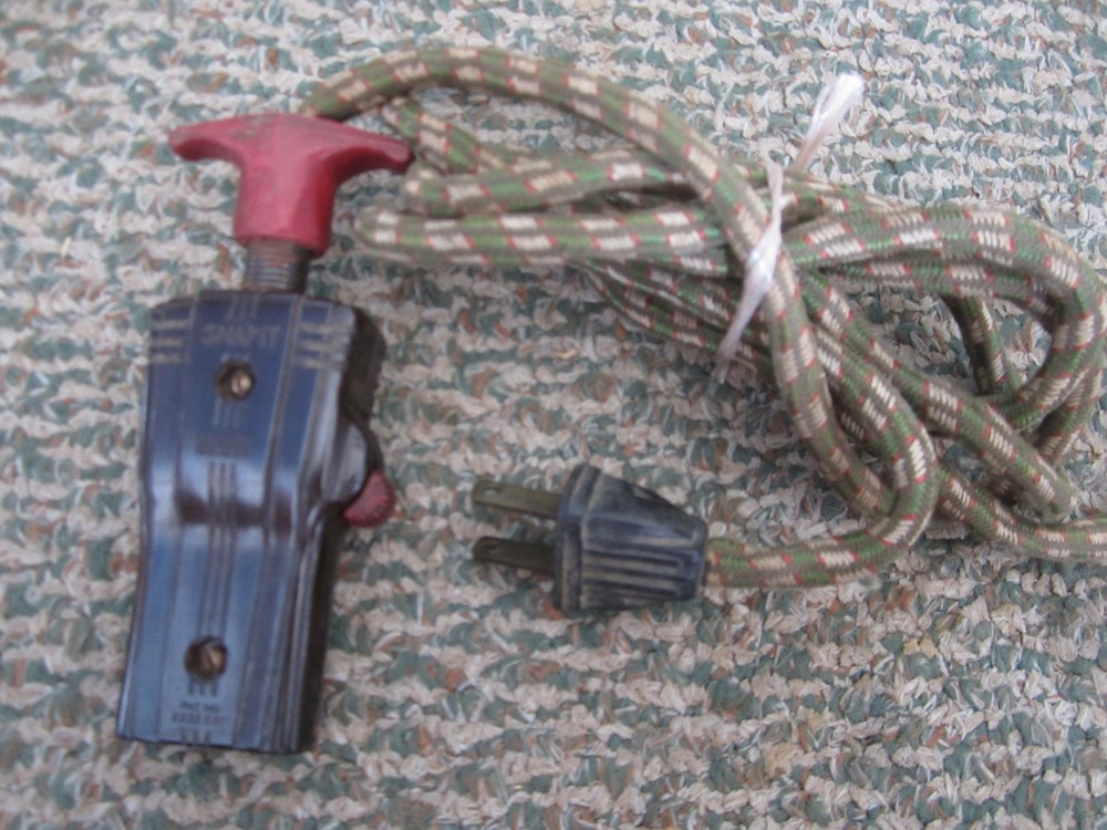 Snap it Switched Cloth Power Appliance Cord 6 Ft. 2 Hole Bakelite Pull Handle