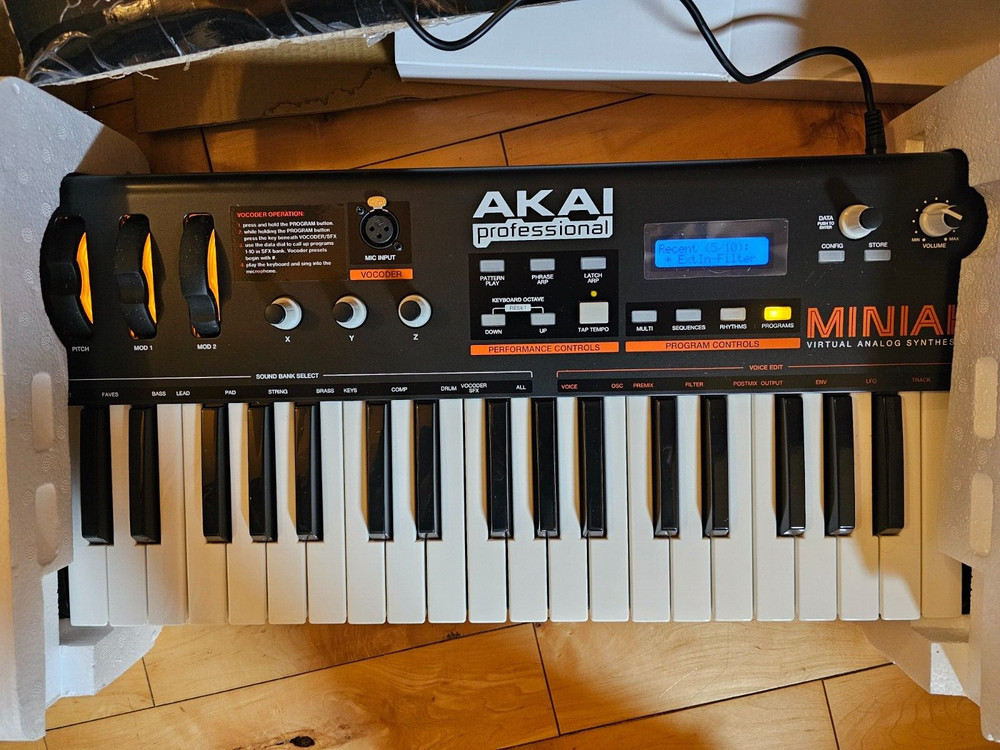 Akai Professional Miniak Virtual Analog Synthesizer Microphone Adapter Manual