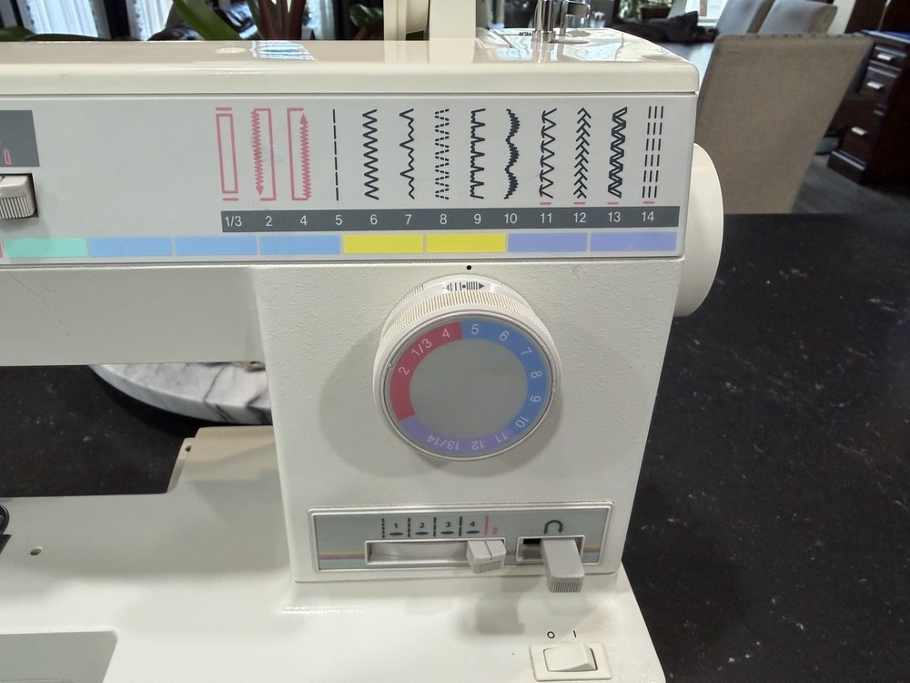 Singer 9110DV Sewing Machine Untested. No cord/pedal