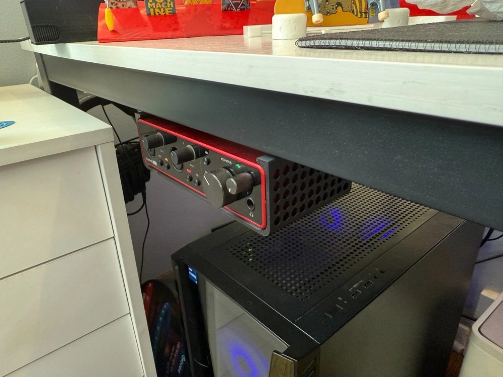 Focusrite Scarlett 2i2 3rd Generation Under-Desk Mount
