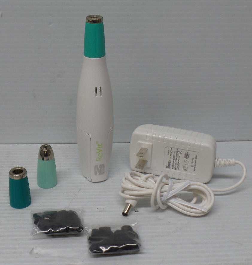 Display Model Silk'n ReVit Microderm Device 3 Tips and Travel Case No Acne A75