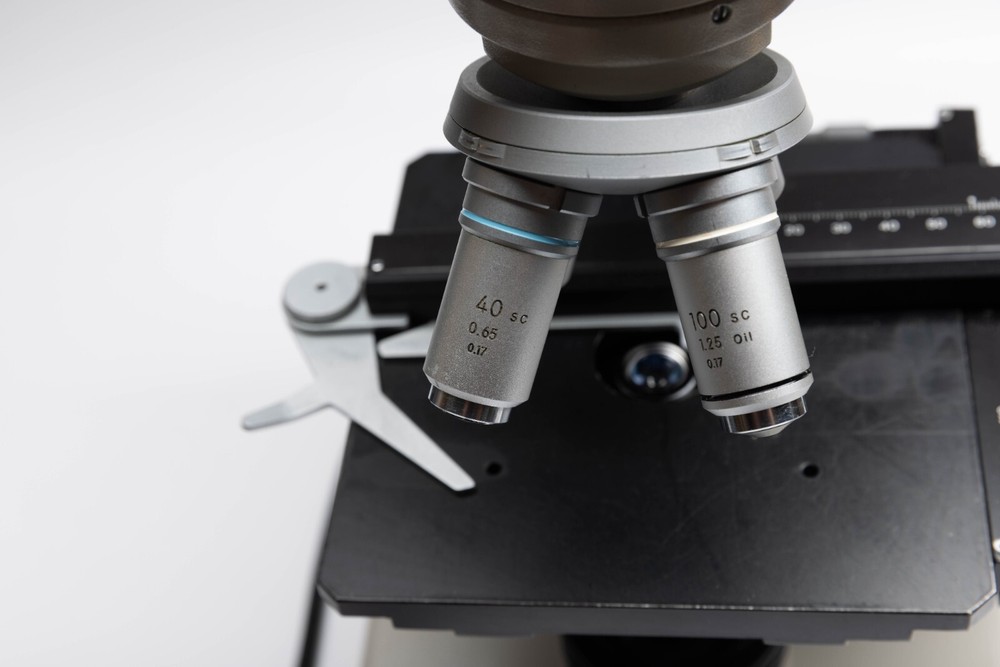 Nikon SC Binocular Biological Microscope with 4 Objective Lenses & Eyepieces