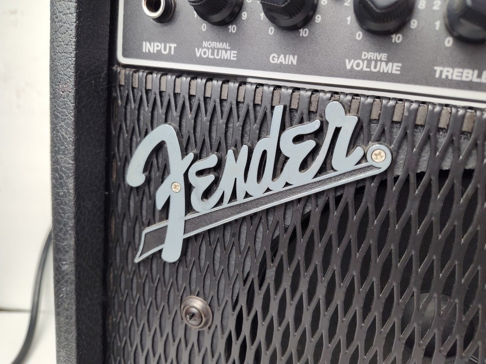 AMP + 1 Mic - Fender Frontman Pr241 Amp, READ BELOW