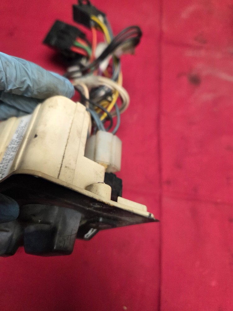 BERGSTROM TEMPERATURE CONTROL SWITCH, PANEL, KNOBS, HEATER, HVAC 18 05002 001