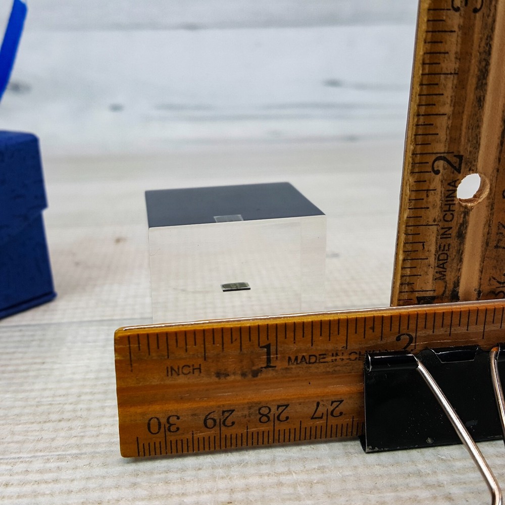 World's First Single-Chip 32-Bit CPU HP 9000 WorkStation Acrylic Paperweight