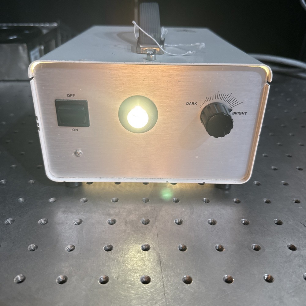 FIBEROPTIC MEDICAL LIGHT SOURCE. MODEL: ALS-8000