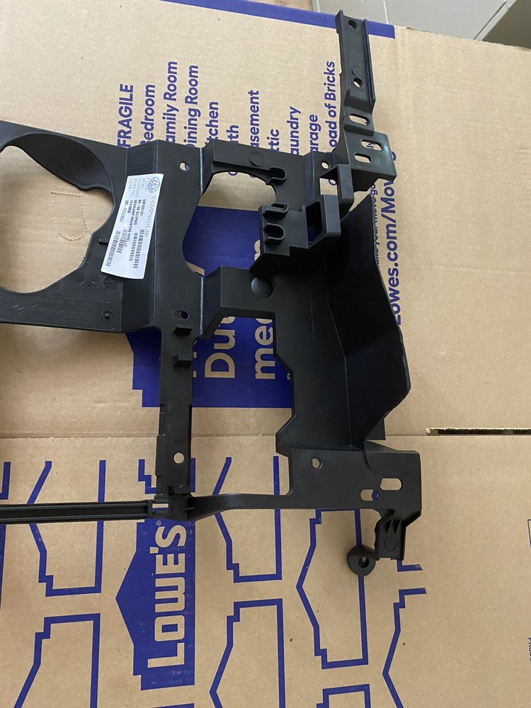 1999-2002 Chevy Silverado Classic 1500 Driver’s Side Headlight Bracket