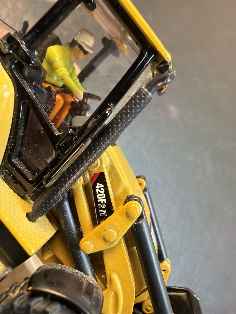 Diecast Masters 1:50 420F2 Backhoe Loader & Tin CLEAN