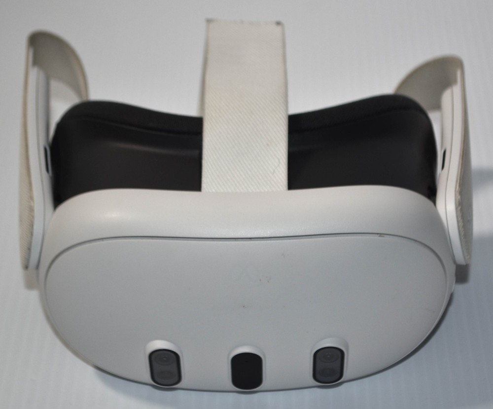 Meta Quest 3 VR Headset 128GB w/ Controllers - Working