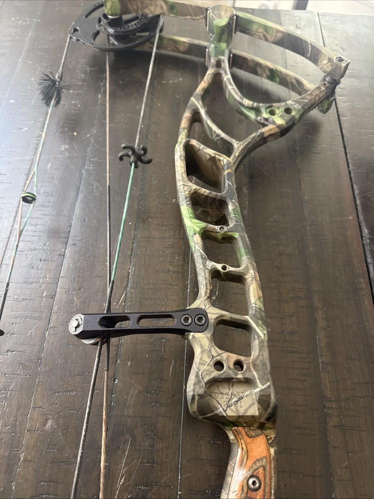 Bowtech Captain Rh 70 Lb Compound Bow