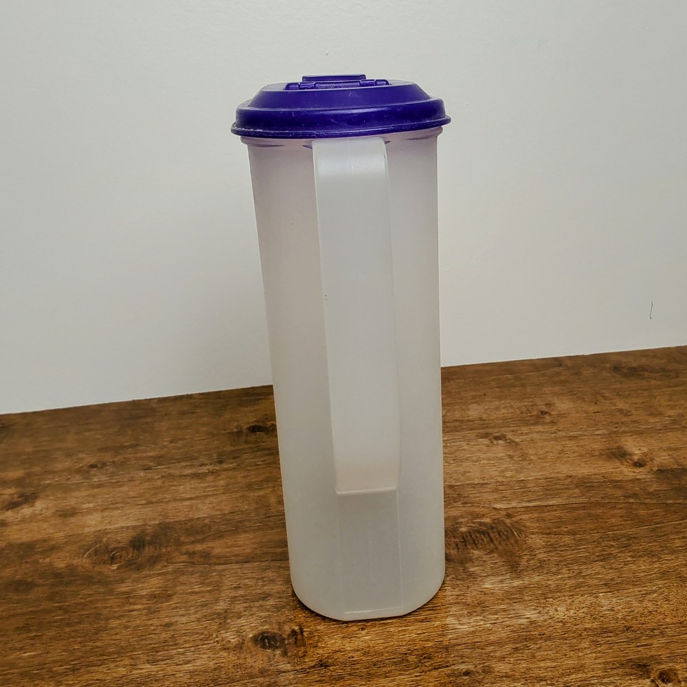 TUPPERWARE Slim Line 2 Qt Refrigerator Pitcher Blue Flip Top Lid #2009