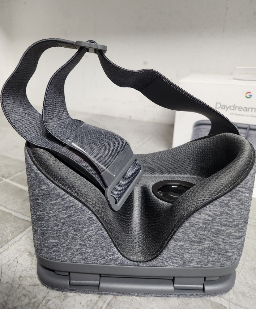 Google Daydream View Virtual Reality Headset USED
