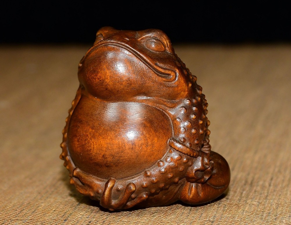 Premium Boxwood Golden Toad Ornament