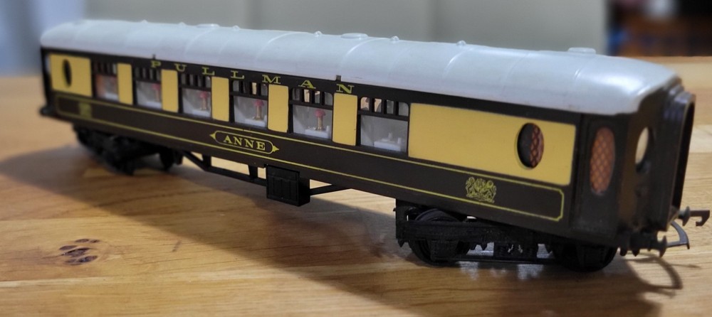 00 Gauge Triang Pullman "Anne"