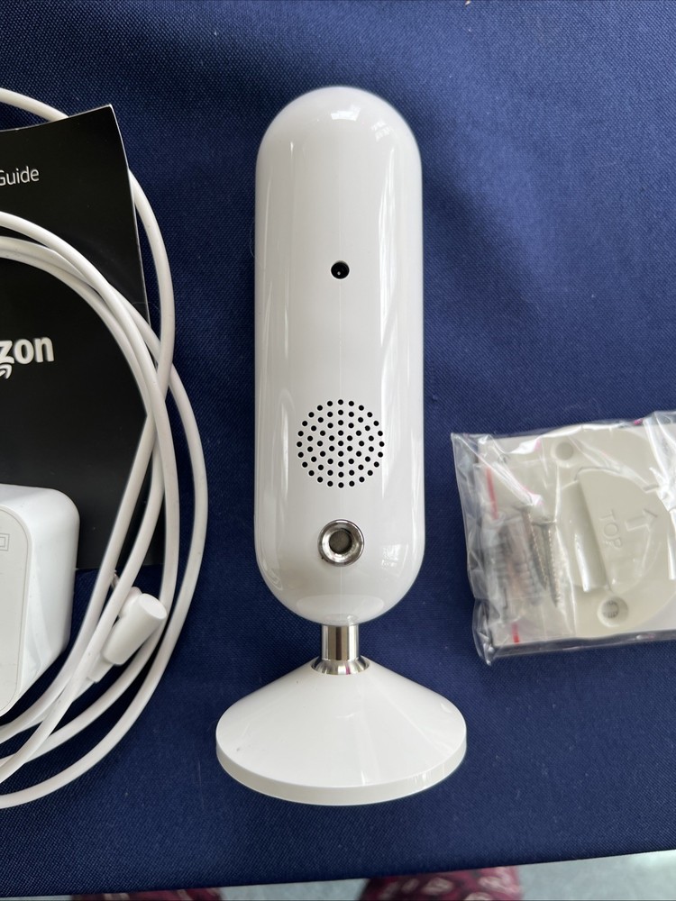 New Amazon Echo Look Hands-Free Style Assistant - Original Owner