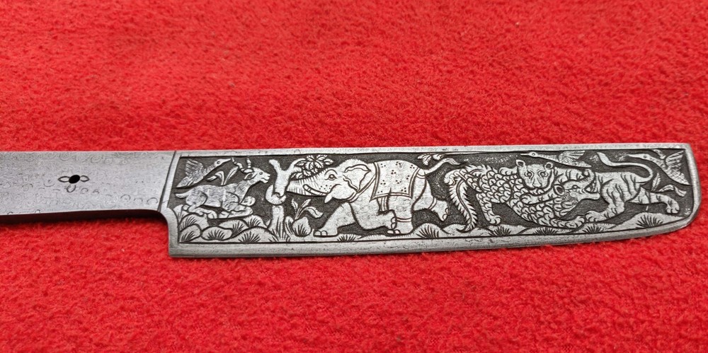 Handmade Damascus Steel Hunting Engraved Blade
