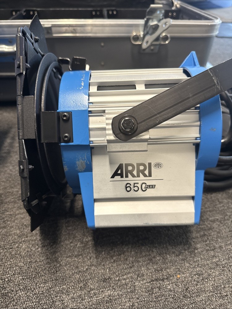 ARRI 650 Plus 2-Light Kit w/ Case, Barn Doors, Scrims, Cables – Tested