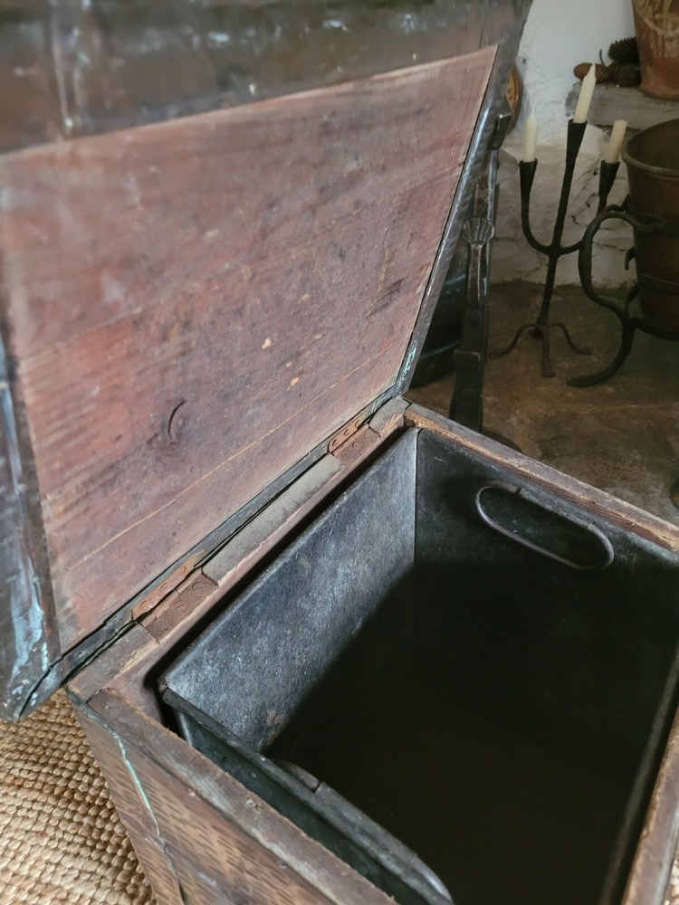 Arts And Crafts Repousse Copper Coal Or Log Box