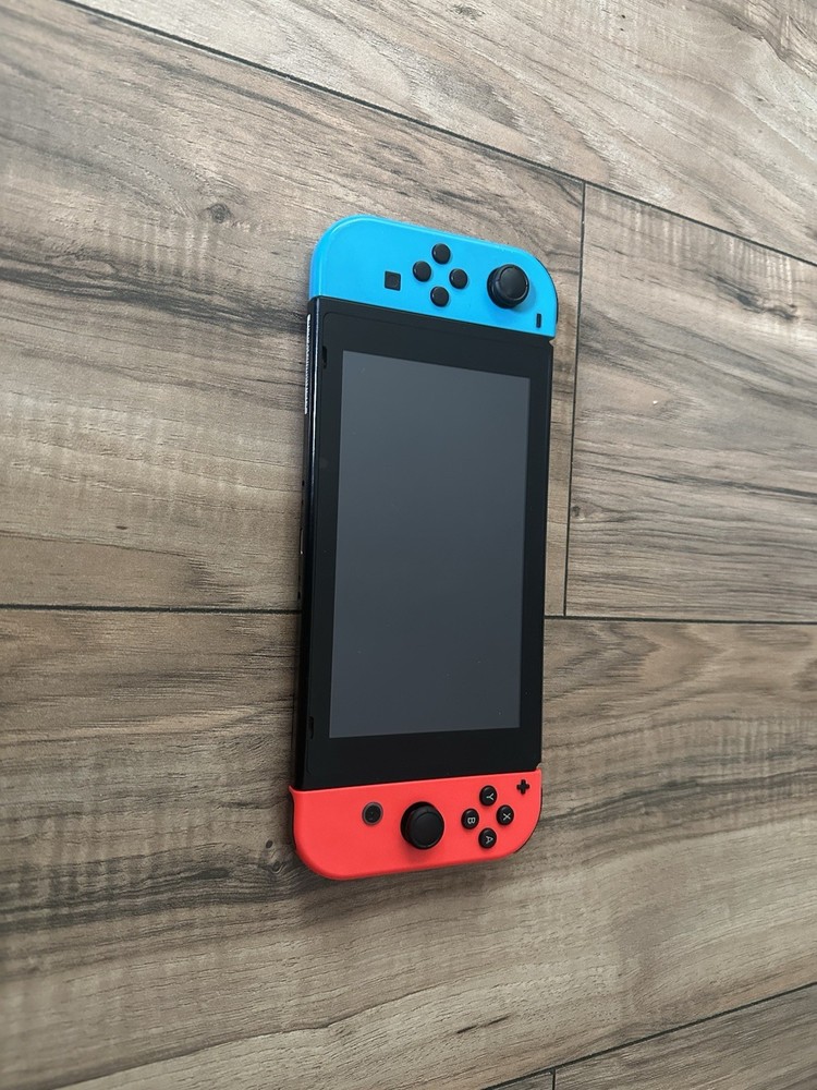 Nintendo Switch (Working Controllers)