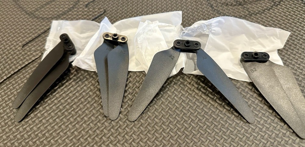 Snaptain E20 2.7K QHD Camera Foldable Drone Remote Controller USED THREE TIMES!!