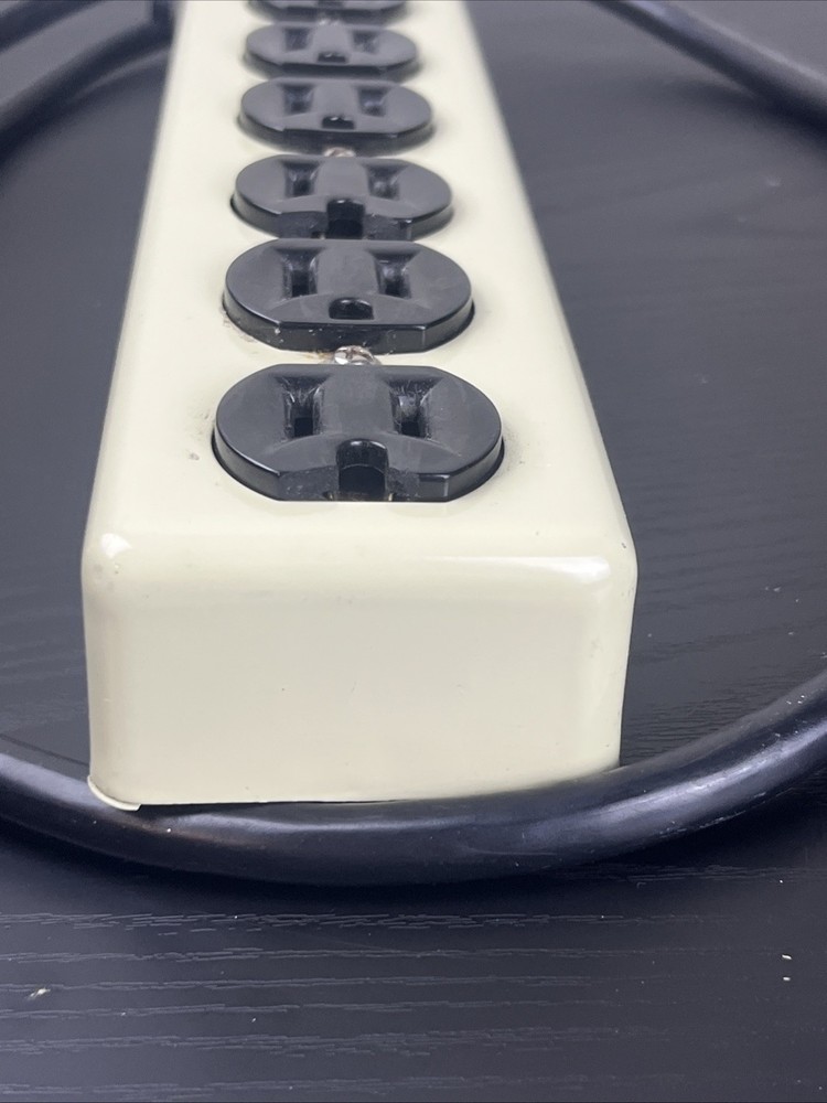 Woods Full Surge Suppressor #417 Power Strip Surge Protector