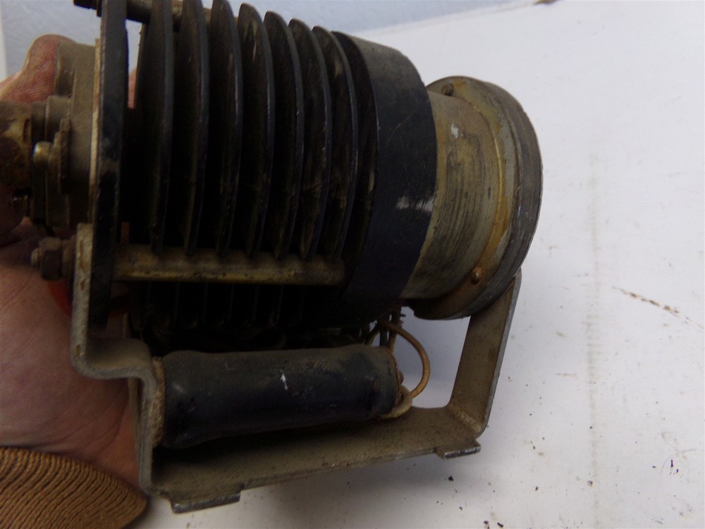 BENDIX AVIATION ECLIPSE VOLTAGE REGULATOR P/N 1042-17-A - PART AS IS UNTESTED