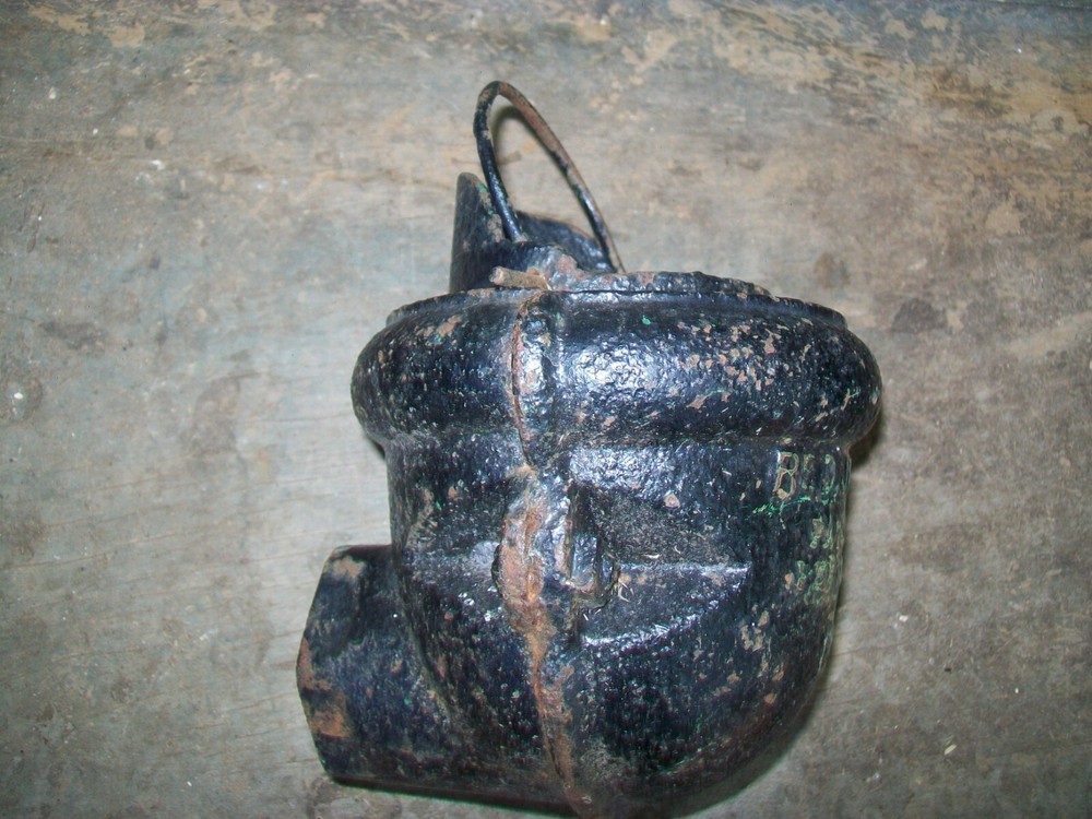 VINTAGE CAST IRON WATER PUMP DIVERTER CUP RED JACKET