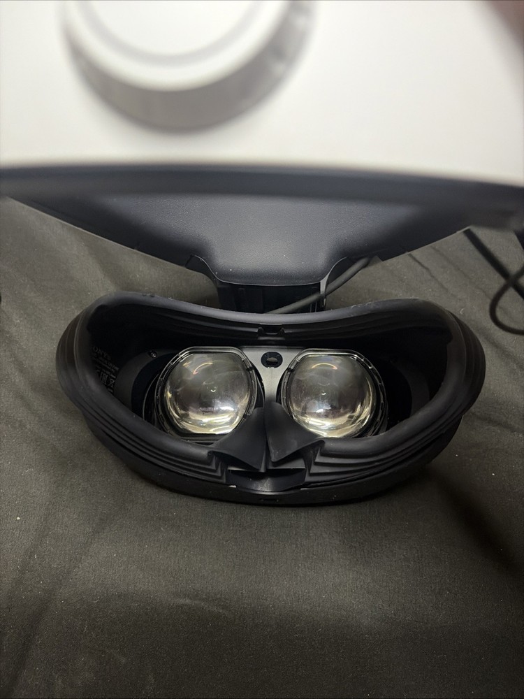 PSVR2 Virtual Reality Gaming Headset W/ Sense Controllers And Charging Stand