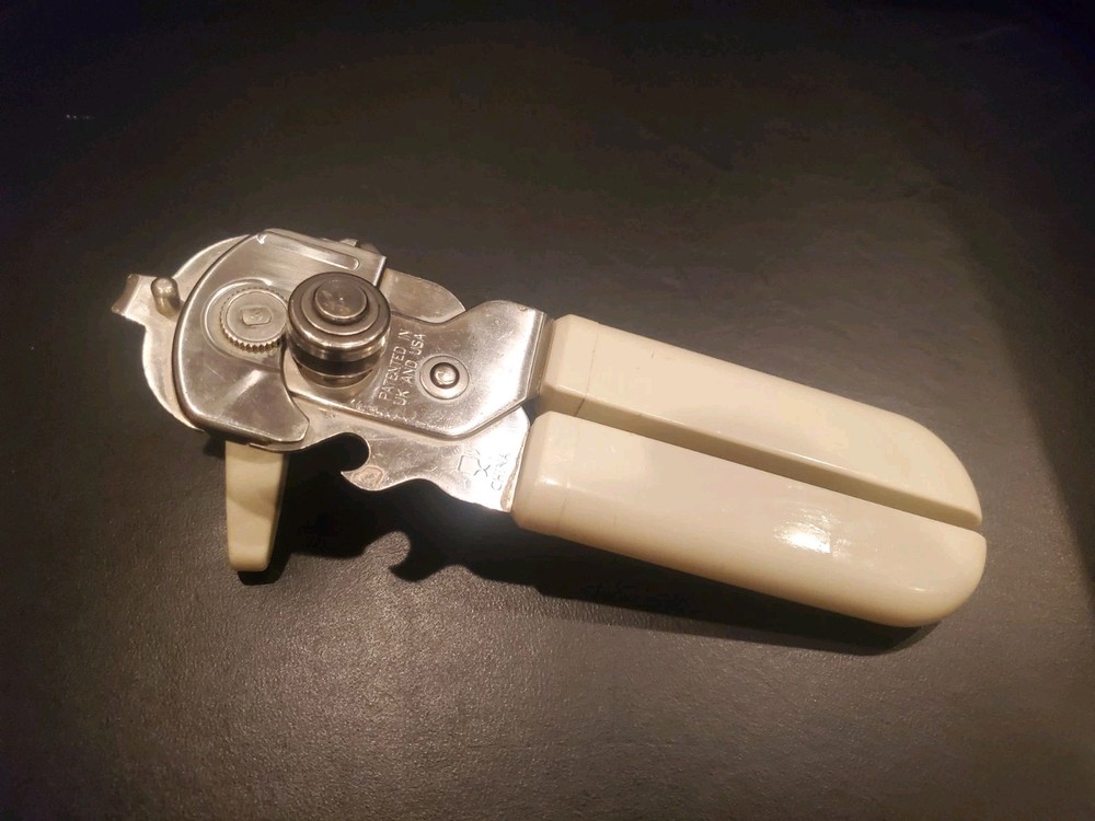 Pampered Chef Smooth Edge Manual Can Opener pre-owned