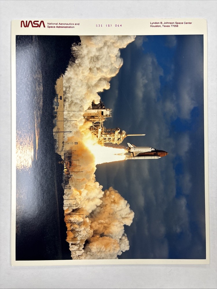 NASA STS-31 Discovery Launch Horizontal View Press Photo