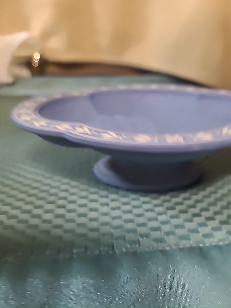 AVON BLUE SOAP DISH ( BIN RR)