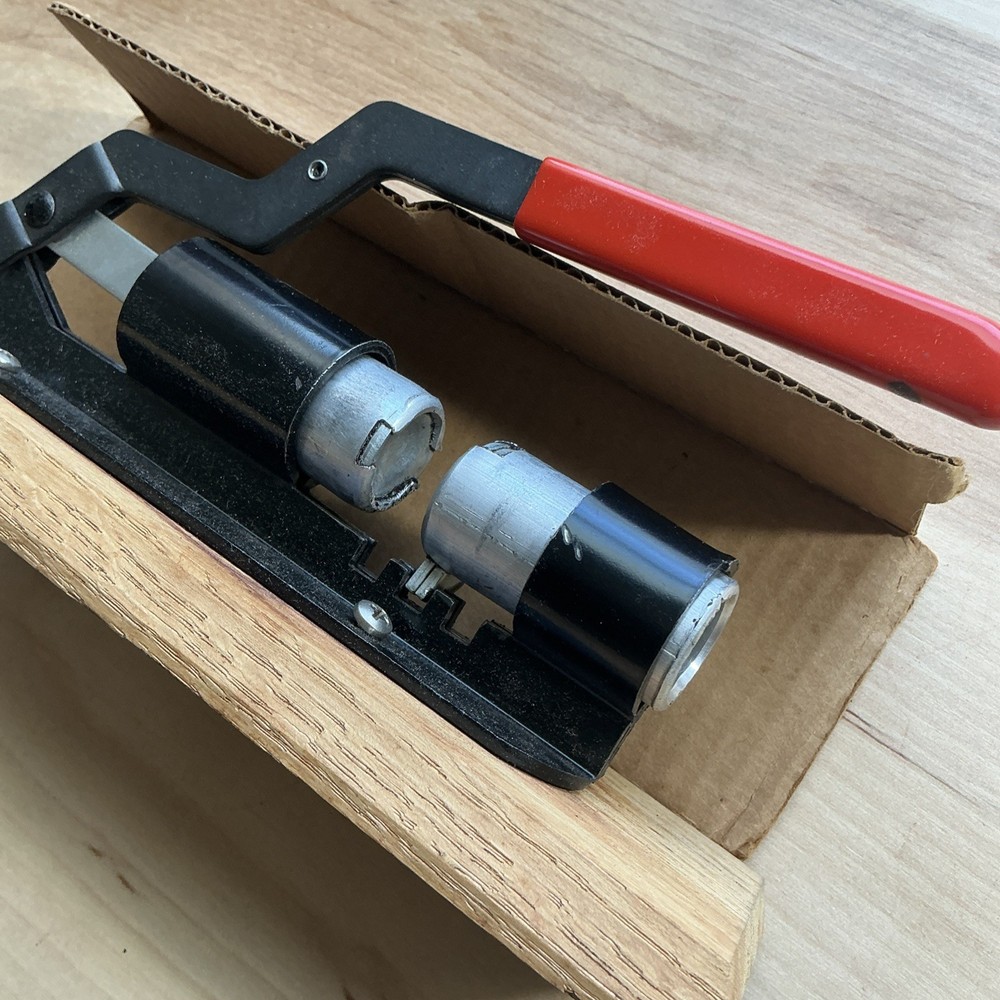 Vintage Gem Dandy Nut Cracker Vantage Nutcracker w/ Original Box