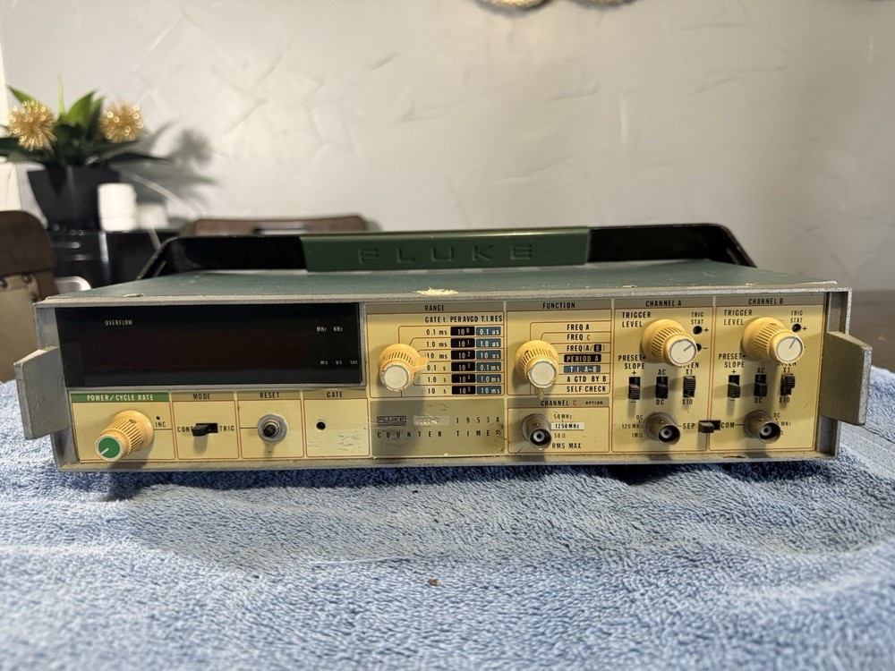 FLUKE 1953A COUNTER TIMER - NO TESTED