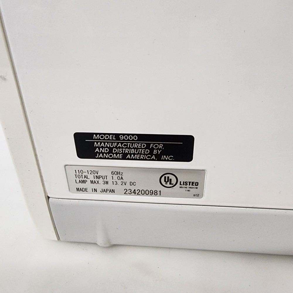 Janome Memory Craft 9000 Sewing Embroidery Machine Combo Computerized W Case Acc