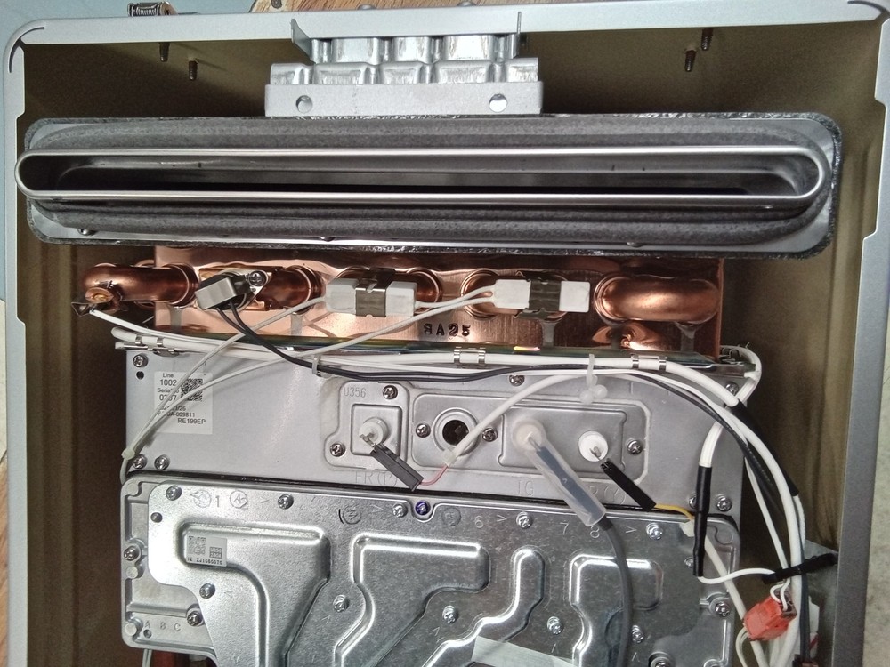 Rinnai RE199eP Outdoor Tankless Water Heater 199K BTU Propane Gas FOR PARTS