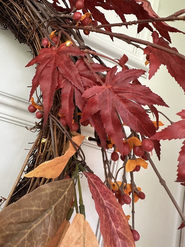 Retired Pottery Barn Fall Lit Maple Leaf Wreath. 16”