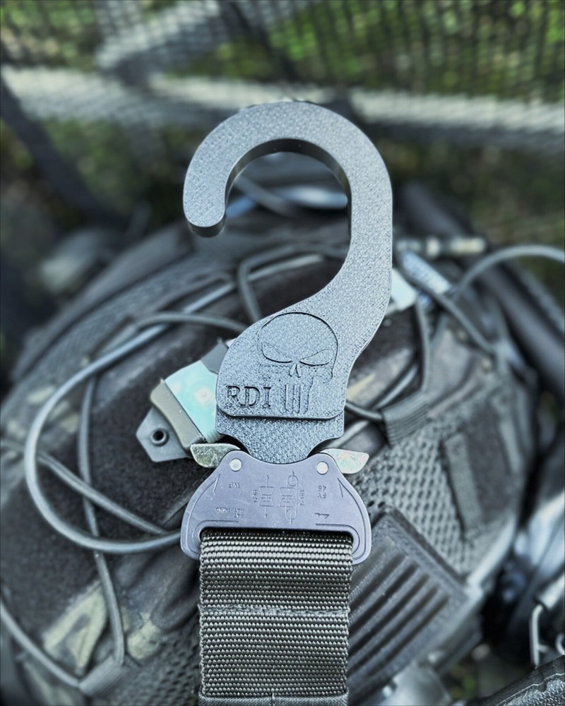 Cobra belt hook for storage and display (BATTLE BELT)