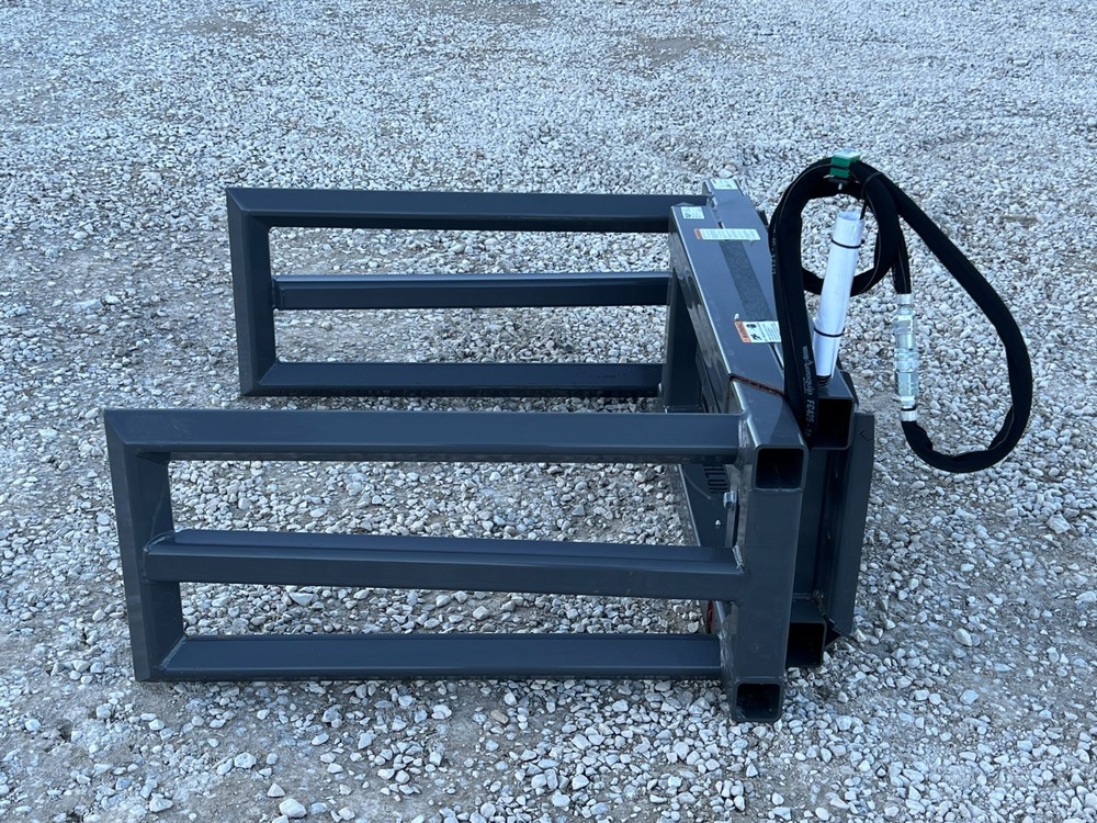 Berlon Bale Handler Grapple Round & Square Bale Fits Skid Steer Tractor Loader