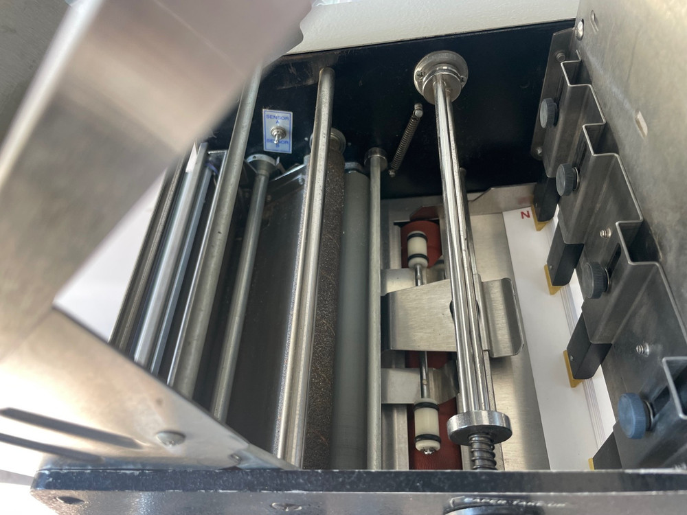 ASTRO ATS-9300 Label Affixing Machine