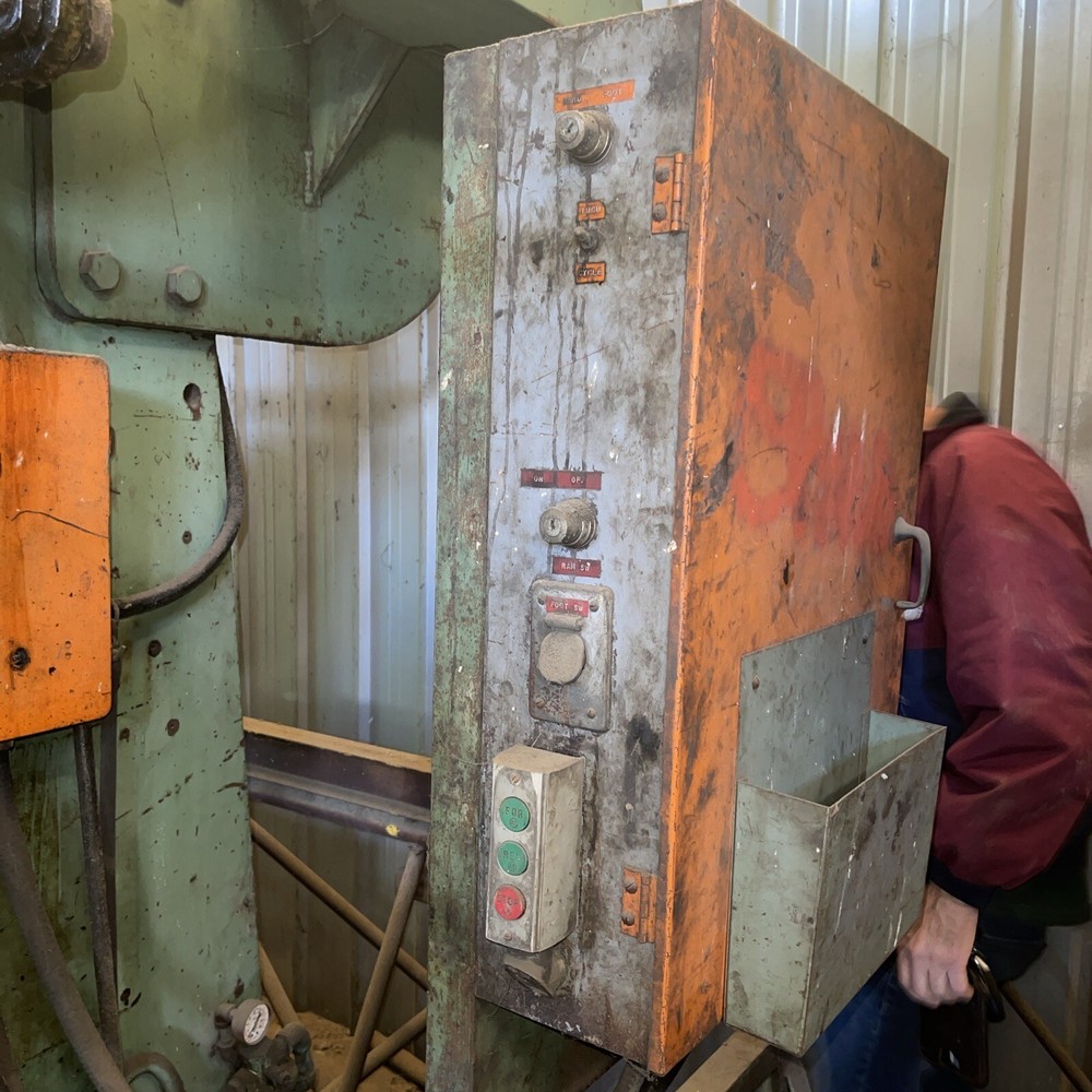 Chicago Punch Press 8ft X 2ft Bed￼90 Ton