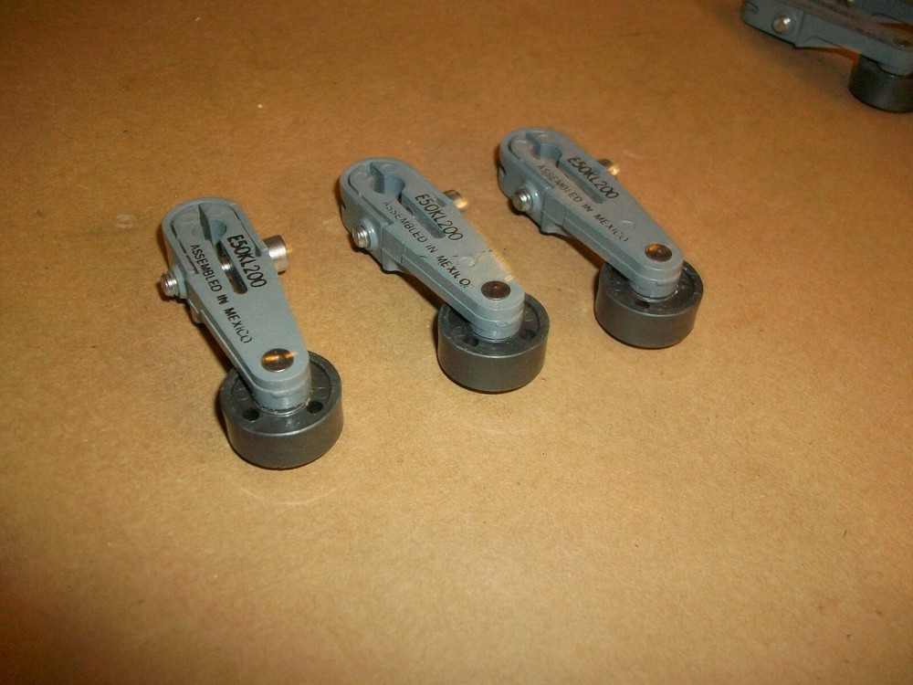 3pc Cutler Hammer E50KL200 Limit Switch Roller Lever NEW