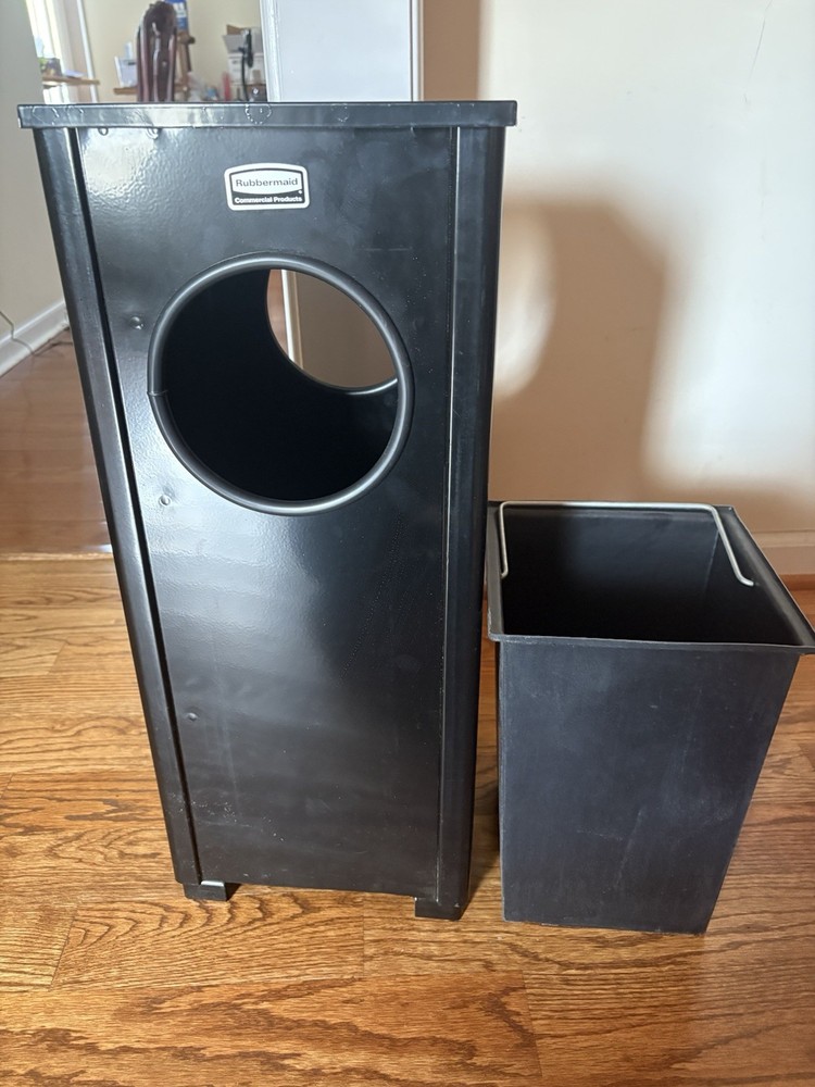 Rubbermaid Ash Container